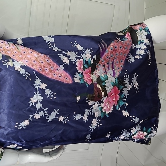 Once Upon A Bookclub Robe One Size Marilyn Monroe Peacock Blue Pink Poly Satin - Picture 6 of 8
